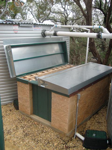 PumpHouse10.JPG - Pump house showing roof panel in open position. January 19, 2010.